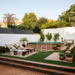 Piscinas semi-enterradas: elegância, resistência e integração no jardim